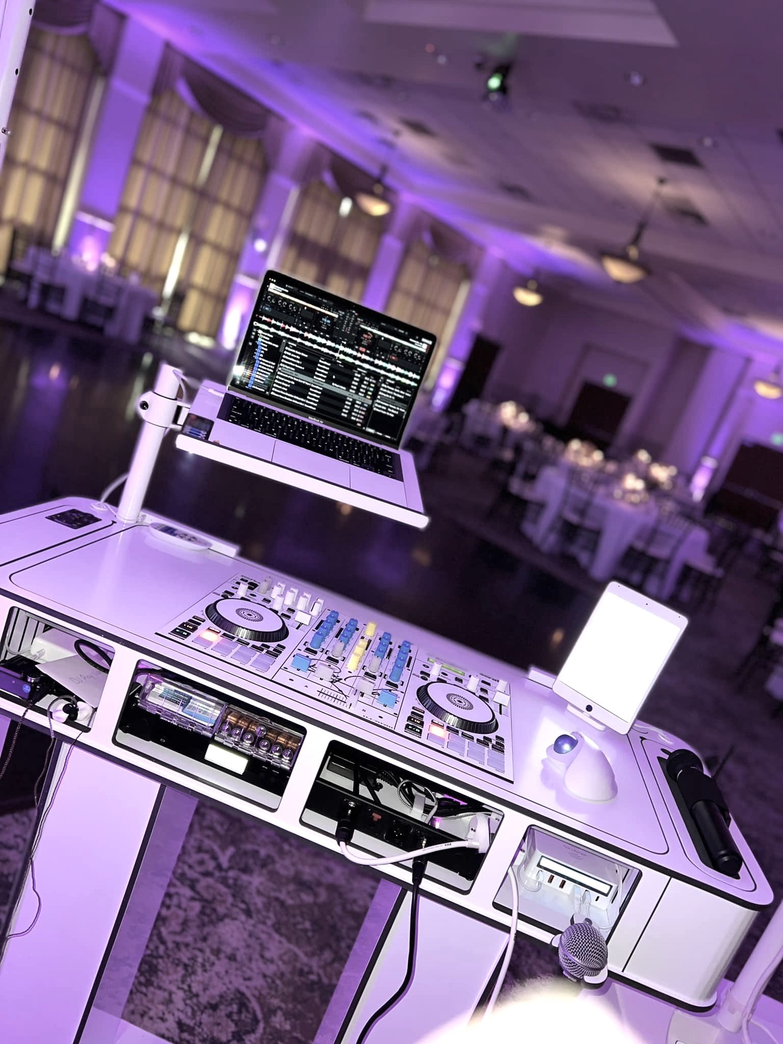 Optimus Luxury DJ set up