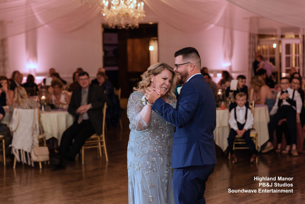 Sparkling-Wedding-Groom-and-Mother-Dancing